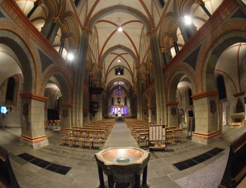 Neue Bestuhlung im Mariendom